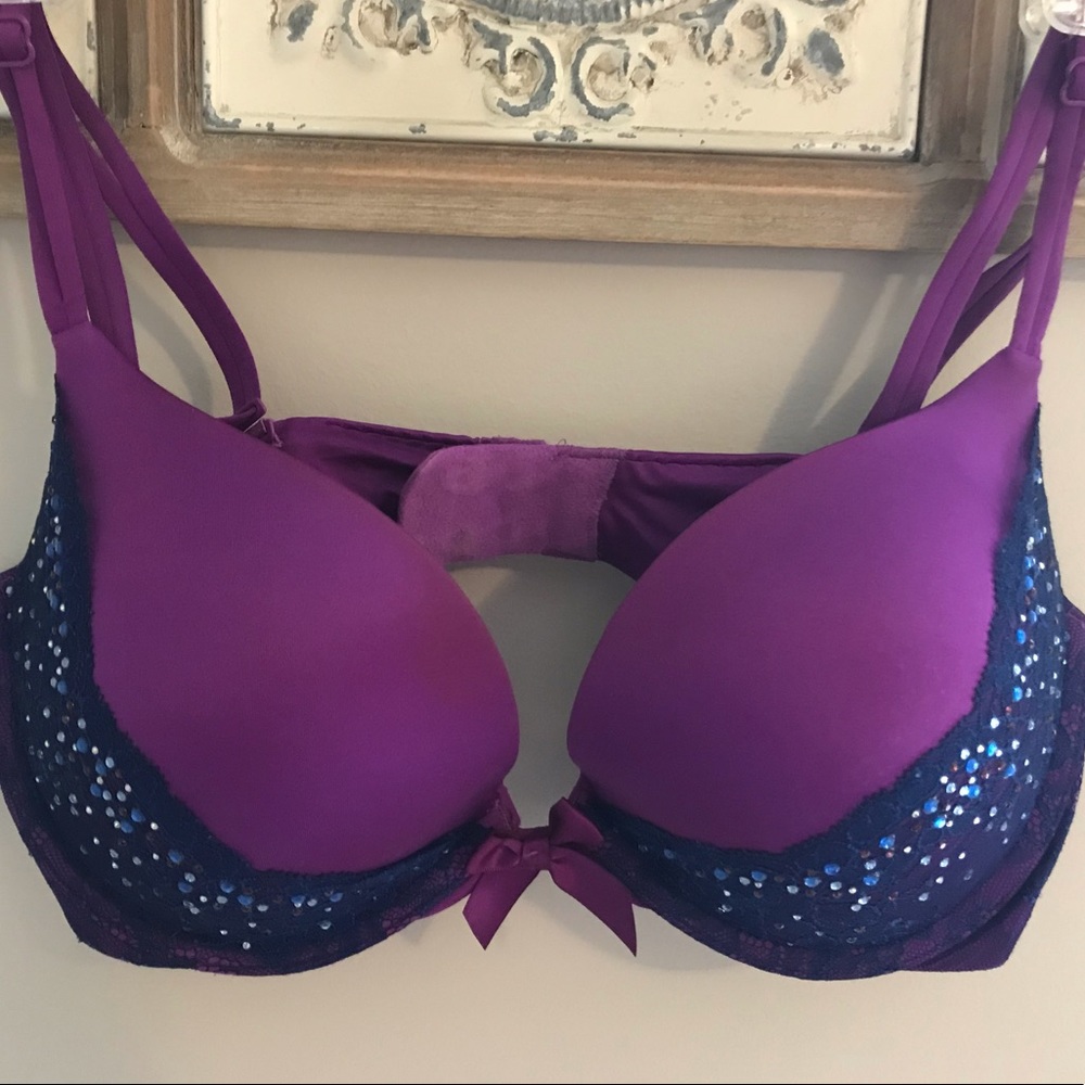 Victoria’s Secret Very Sexy Push-Up. 36C.